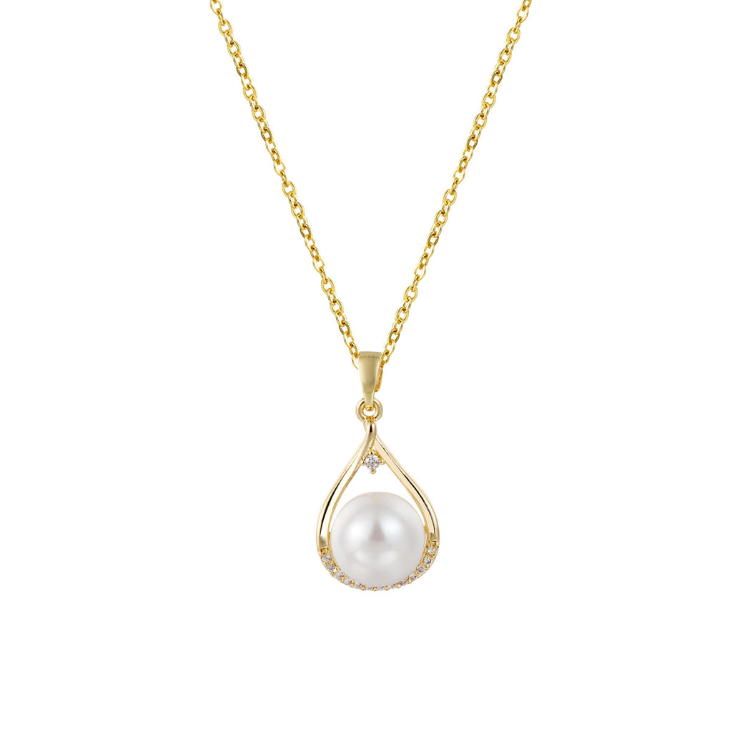 Elegant And Versatile Necklace Featuring Imitation Natural Freshwater Pearls
