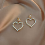 Fashionable And Personalized Earrings Without Ear Holes, Retro Round Face, High-end Feeling, Imitation Pearl Heart Earrings