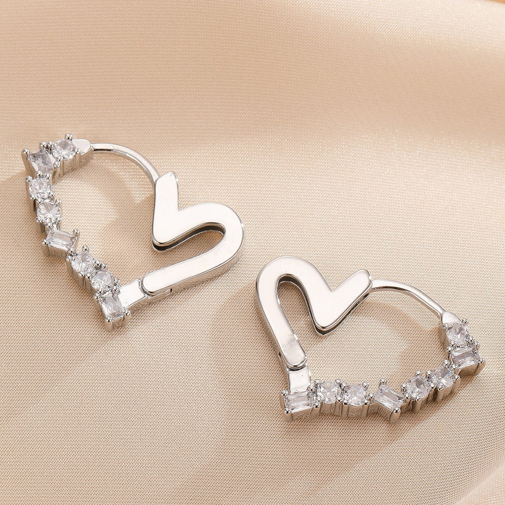 Fashionable And Minimalist Rhinestone Studded Heart-shaped Earrings