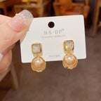 Chic And Fashionable Geometric Metal Pearl Earrings With A Unique Design