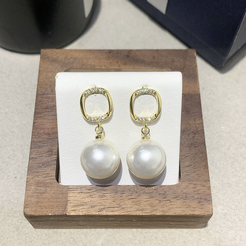 French Retro Hollow Square Pearl Earrings