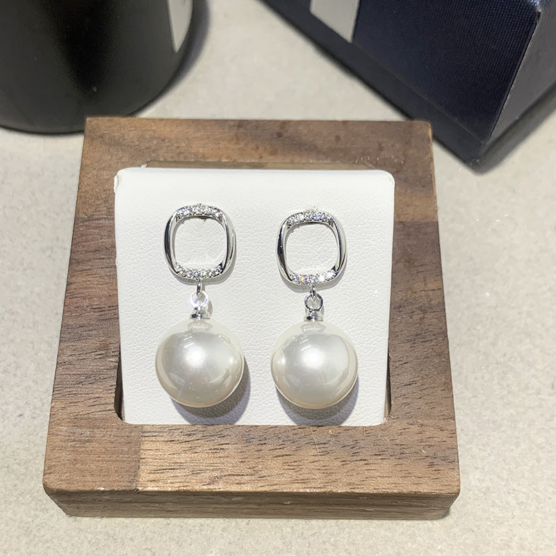 French Retro Hollow Square Pearl Earrings